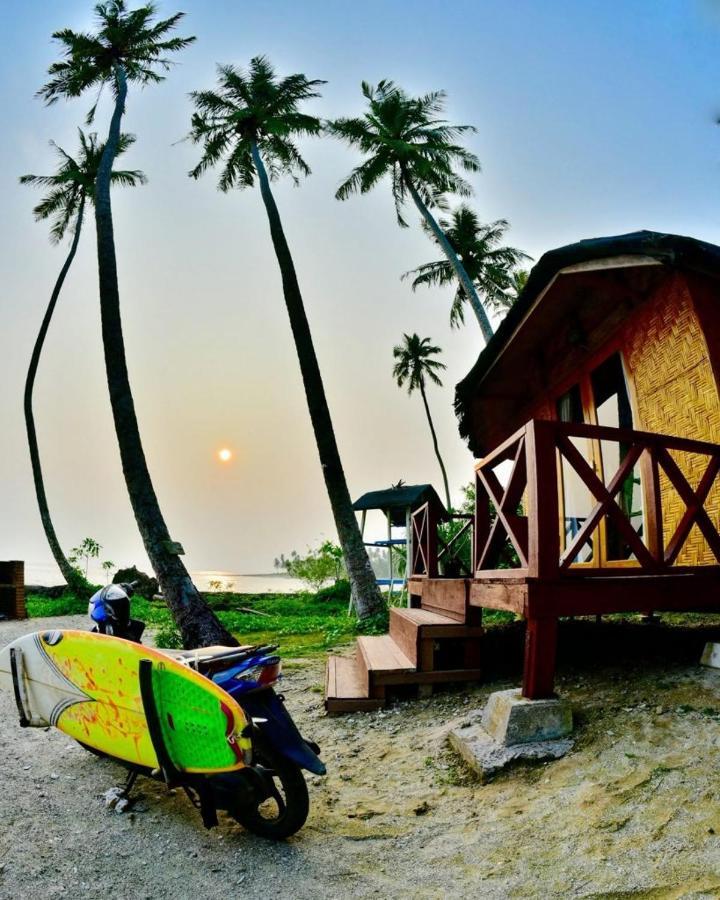 Simeulue Surflodges Lasikin Экстерьер фото